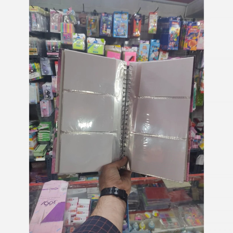 آلبوم عکس کودک و بزرگسال سلفونی 300عکس15*10 اندازه 32*21 طرح دارجور و جلد گالینگور خارجی طرح ساده یک رنگ