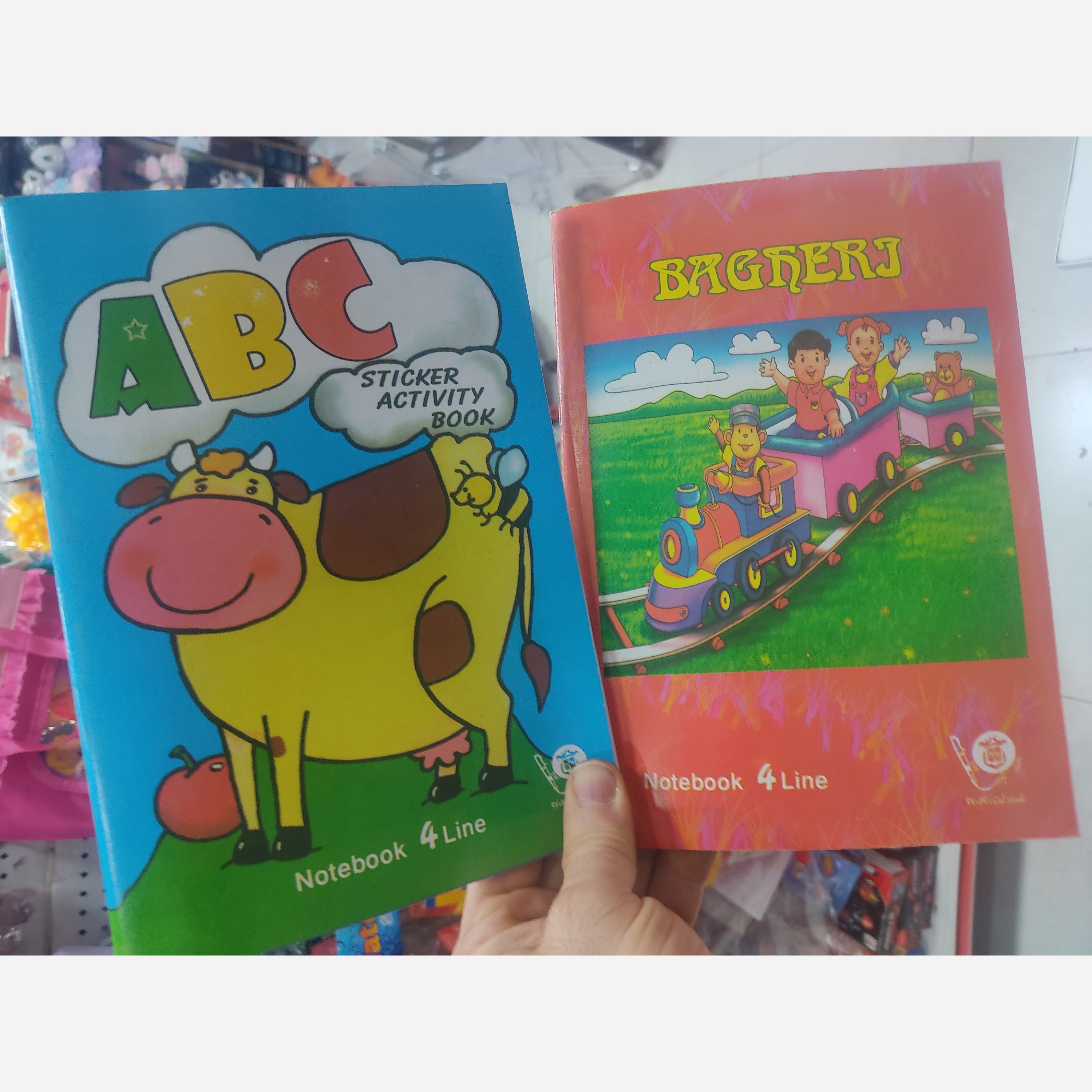 دفتر انگلیسی چهار خط آبی منگنه ای 60 برگ 24*17